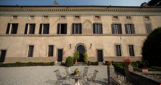Castello di Bornato Castello di Bornato  